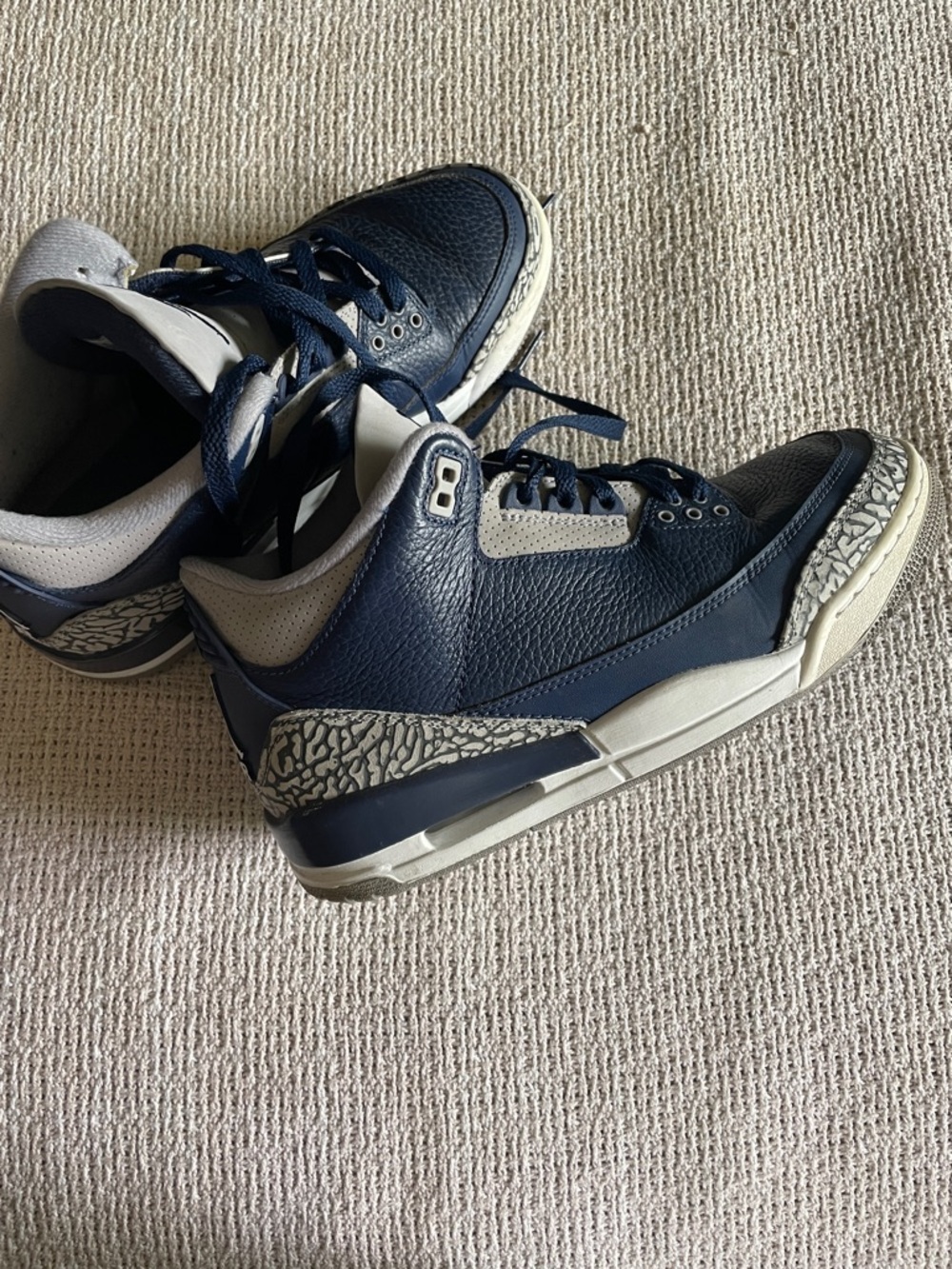 Jordan Men's Navy Blue and White Retro Sneakers